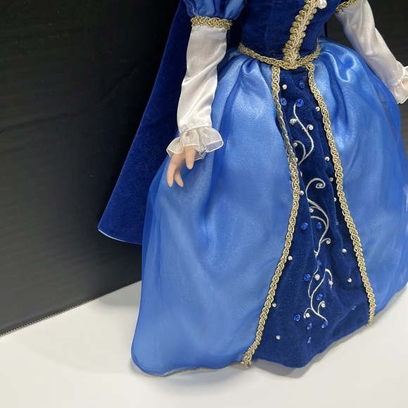 Disney Brass Key Porcelain Snow White Doll - Picture 5 of 12